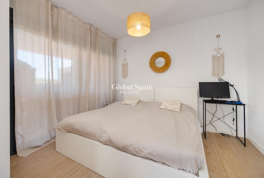 Resale - APARTMENT -
ORIHUELA COSTA - VILLAMARTÍN