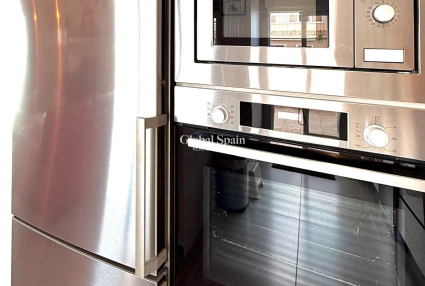 Resale - APARTMENT -
ORIHUELA COSTA - VILLAMARTÍN