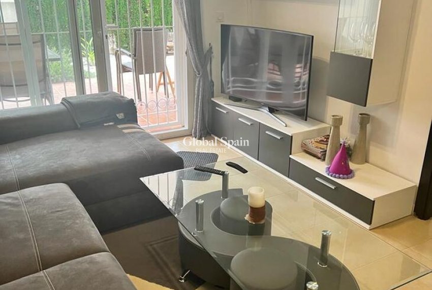 Resale - APARTMENT -
ORIHUELA COSTA - VILLAMARTÍN