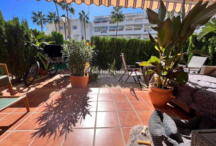 Resale - APARTMENT -
ORIHUELA COSTA - VILLAMARTÍN