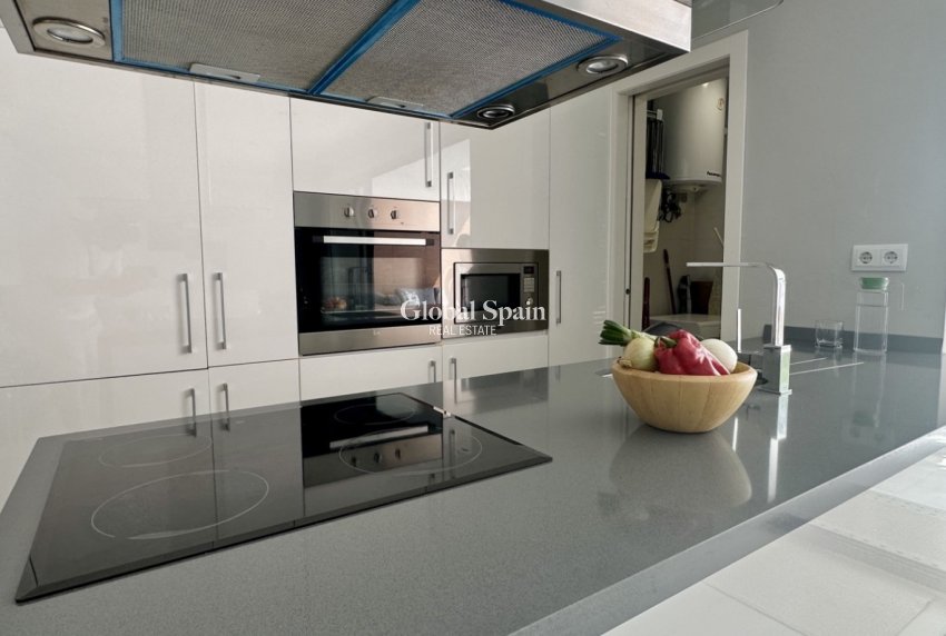 Resale - APARTMENT -
ORIHUELA COSTA - VILLAMARTÍN