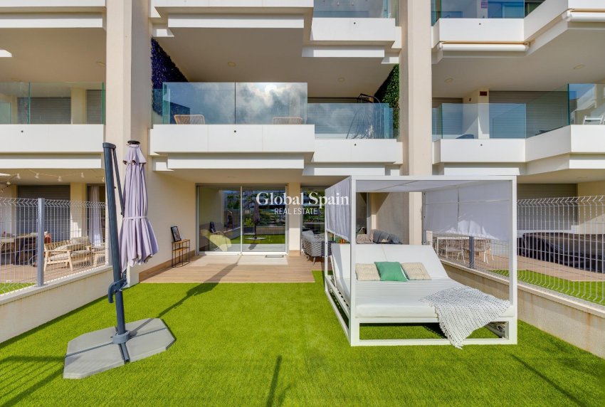 Resale - APARTMENT -
ORIHUELA COSTA - VILLAMARTÍN