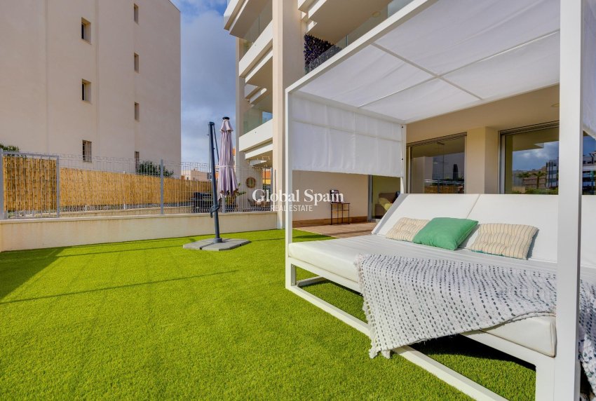 Resale - APARTMENT -
ORIHUELA COSTA - VILLAMARTÍN