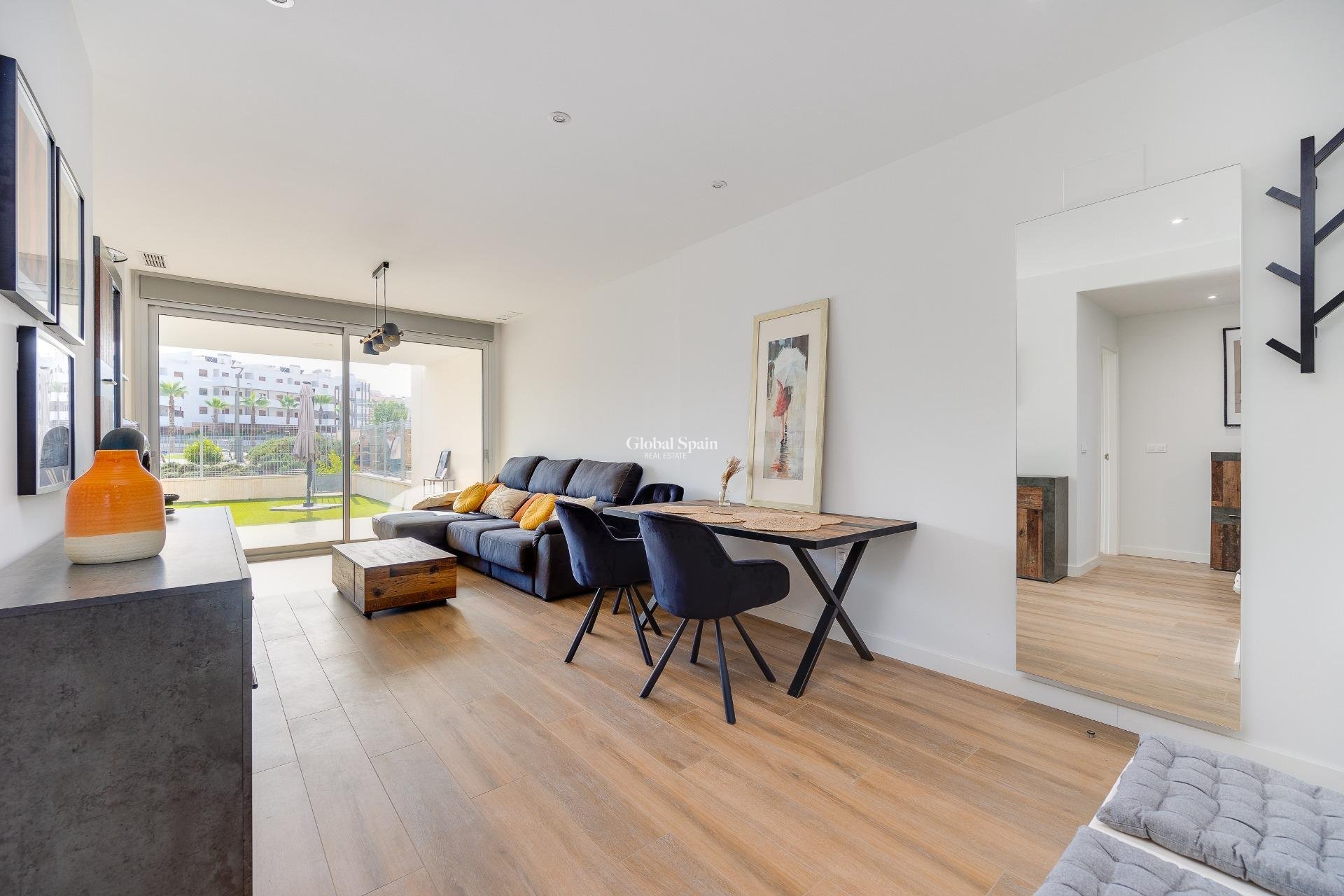 Resale - APARTMENT -
ORIHUELA COSTA - VILLAMARTÍN