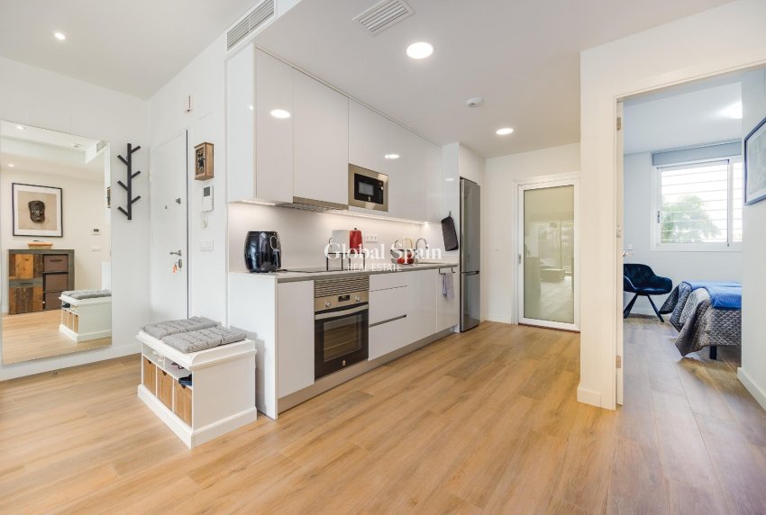 Resale - APARTMENT -
ORIHUELA COSTA - VILLAMARTÍN