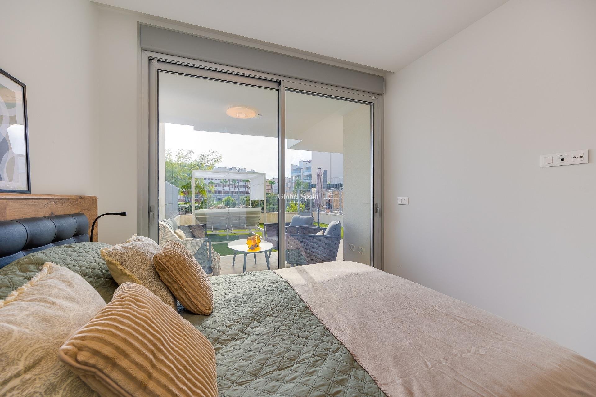 Resale - APARTMENT -
ORIHUELA COSTA - VILLAMARTÍN