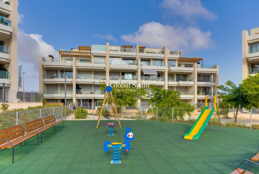Resale - APARTMENT -
ORIHUELA COSTA - VILLAMARTÍN