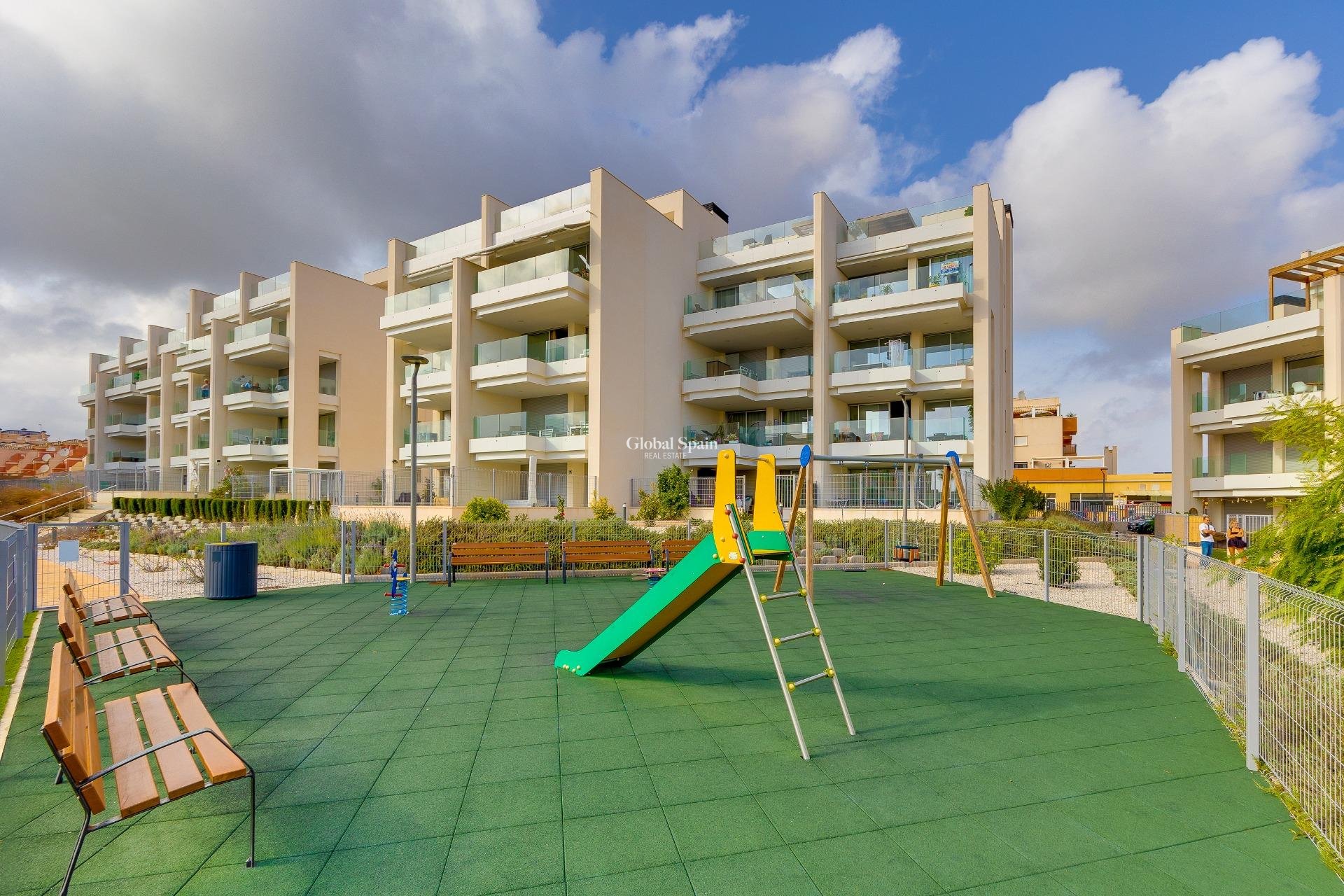 Resale - APARTMENT -
ORIHUELA COSTA - VILLAMARTÍN