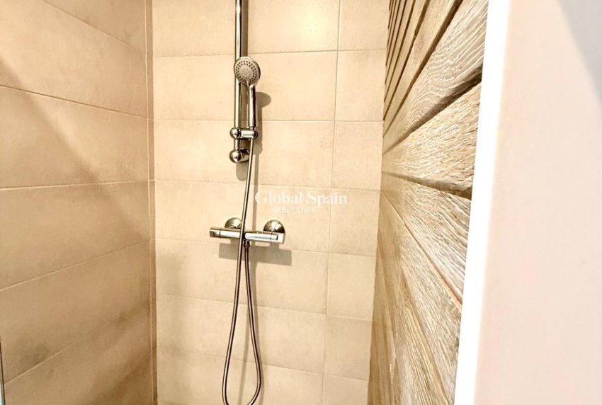 Resale - APARTMENT -
ORIHUELA COSTA - VILLAMARTÍN