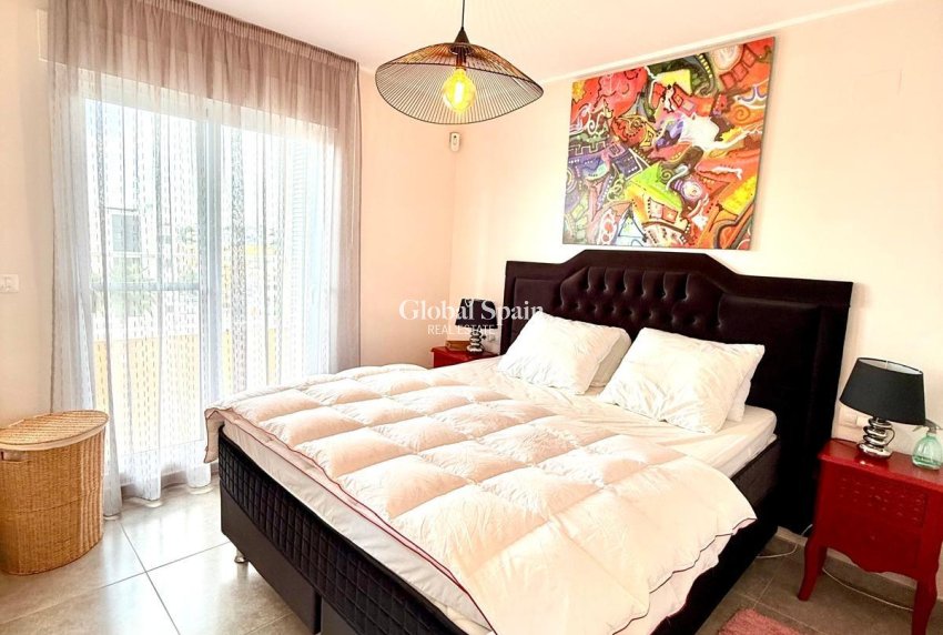 Resale - APARTMENT -
ORIHUELA COSTA - VILLAMARTÍN