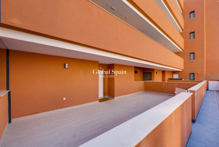 Resale - APARTMENT -
ORIHUELA COSTA - VILLAMARTÍN