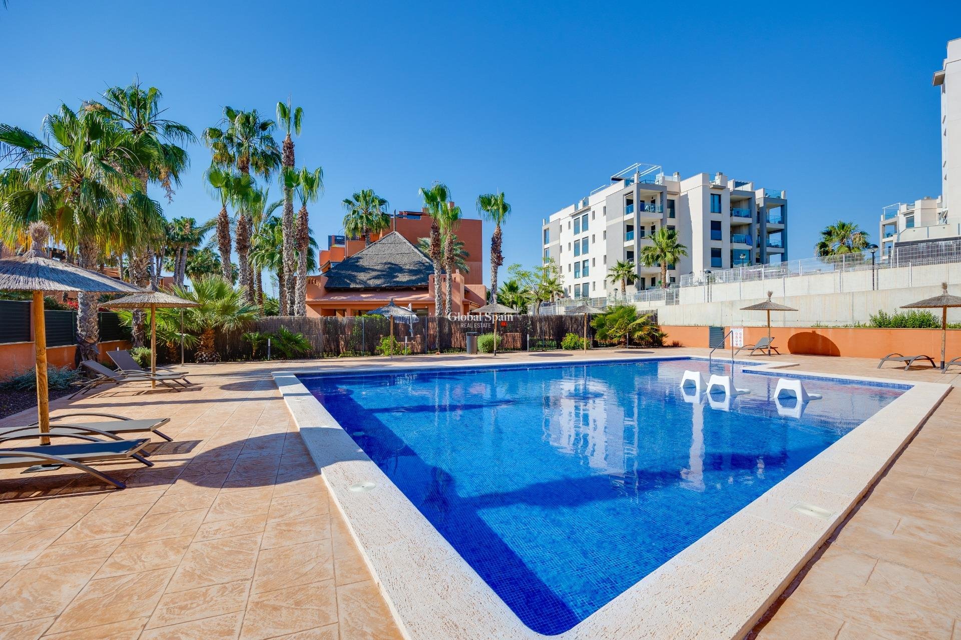 Resale - APARTMENT -
ORIHUELA COSTA - VILLAMARTÍN