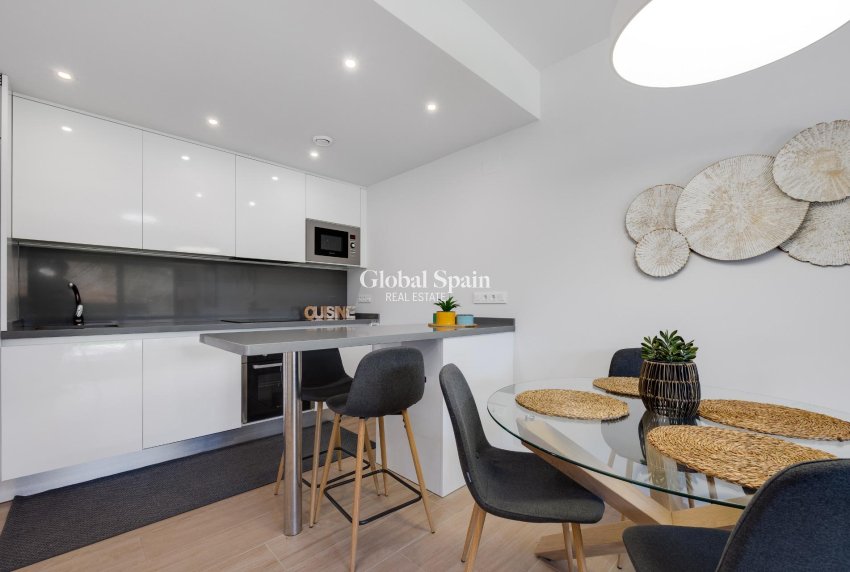 Resale - APARTMENT -
ORIHUELA COSTA - VILLAMARTÍN