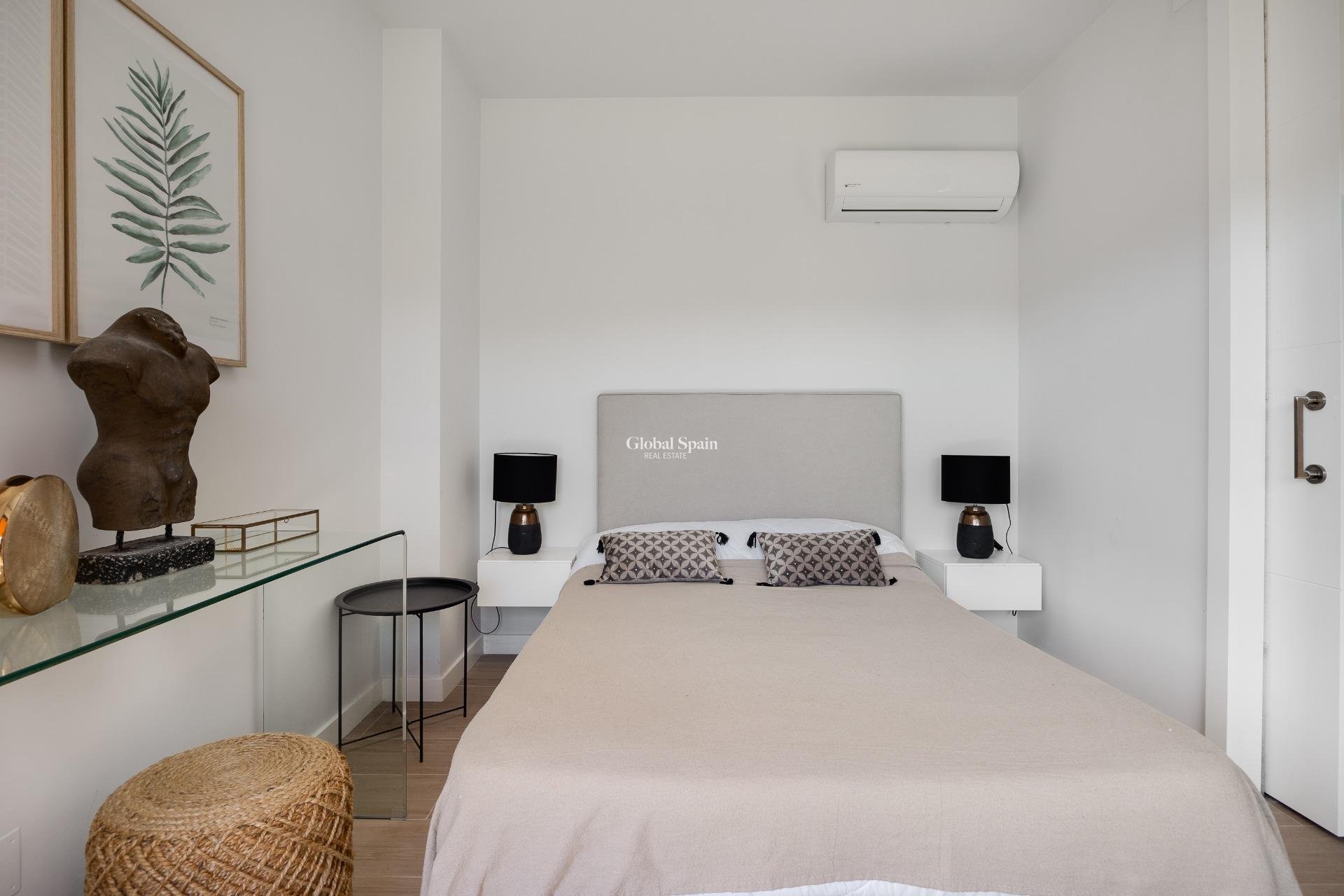 Resale - APARTMENT -
ORIHUELA COSTA - VILLAMARTÍN