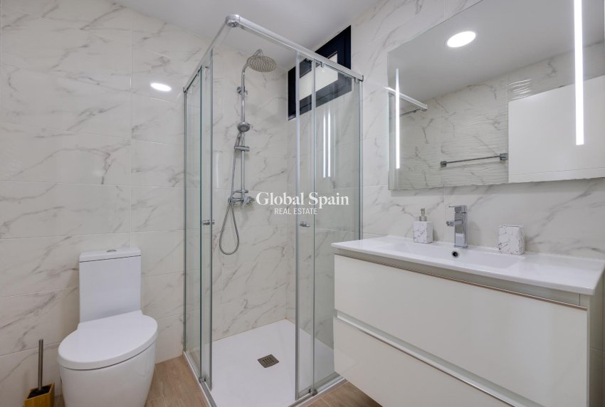 Resale - APARTMENT -
ORIHUELA COSTA - VILLAMARTÍN