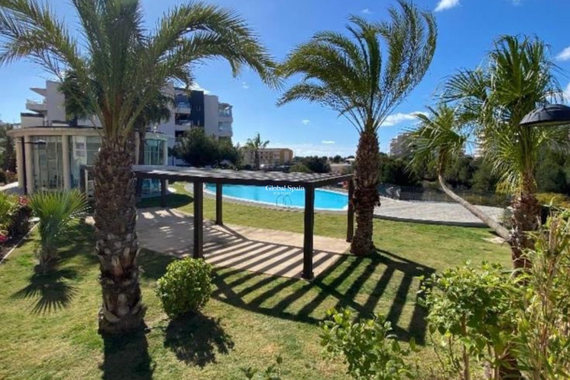 Resale - APARTMENT -
ORIHUELA COSTA - VILLAMARTÍN