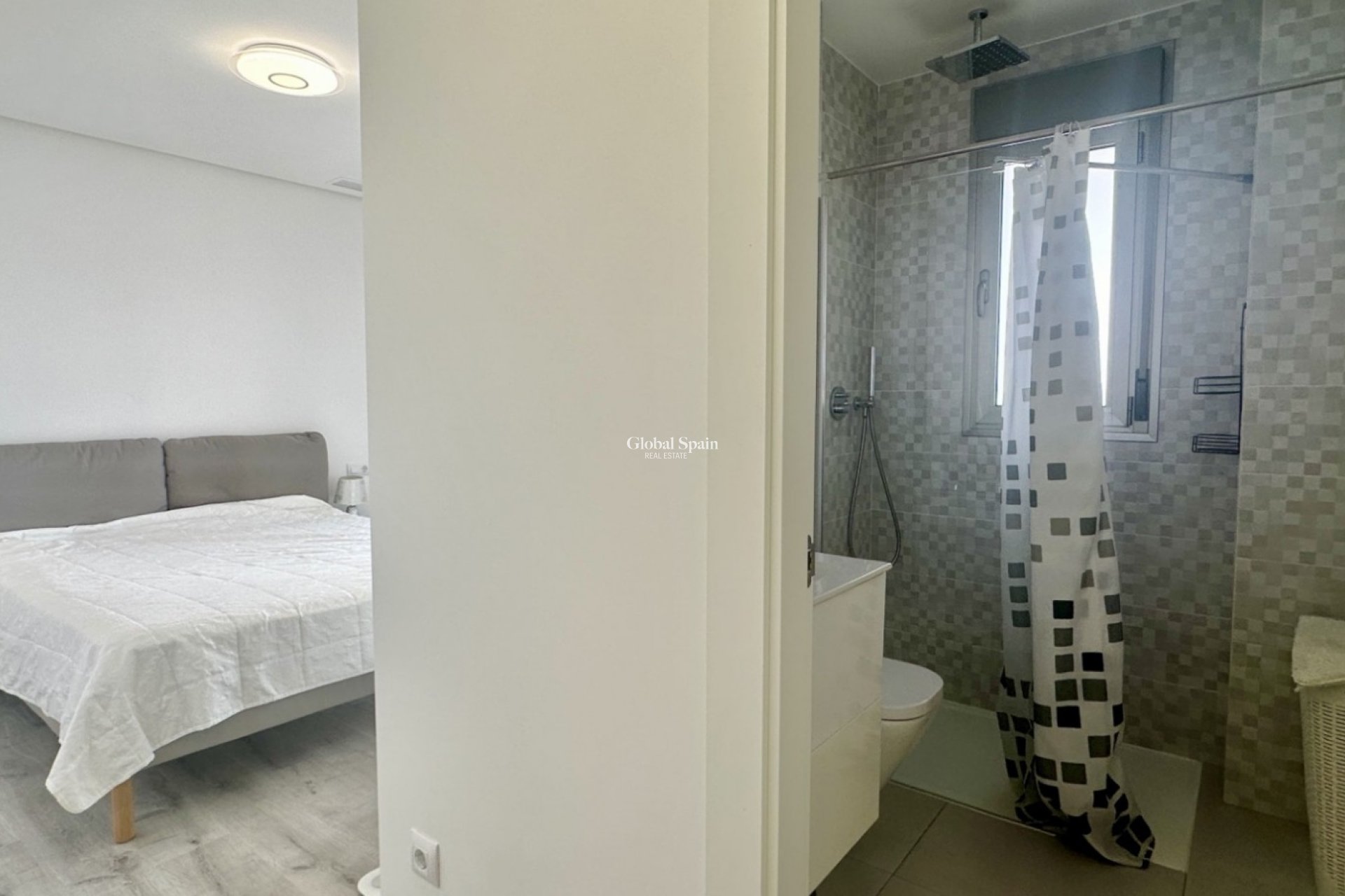 Resale - APARTMENT -
ORIHUELA COSTA - VILLAMARTÍN