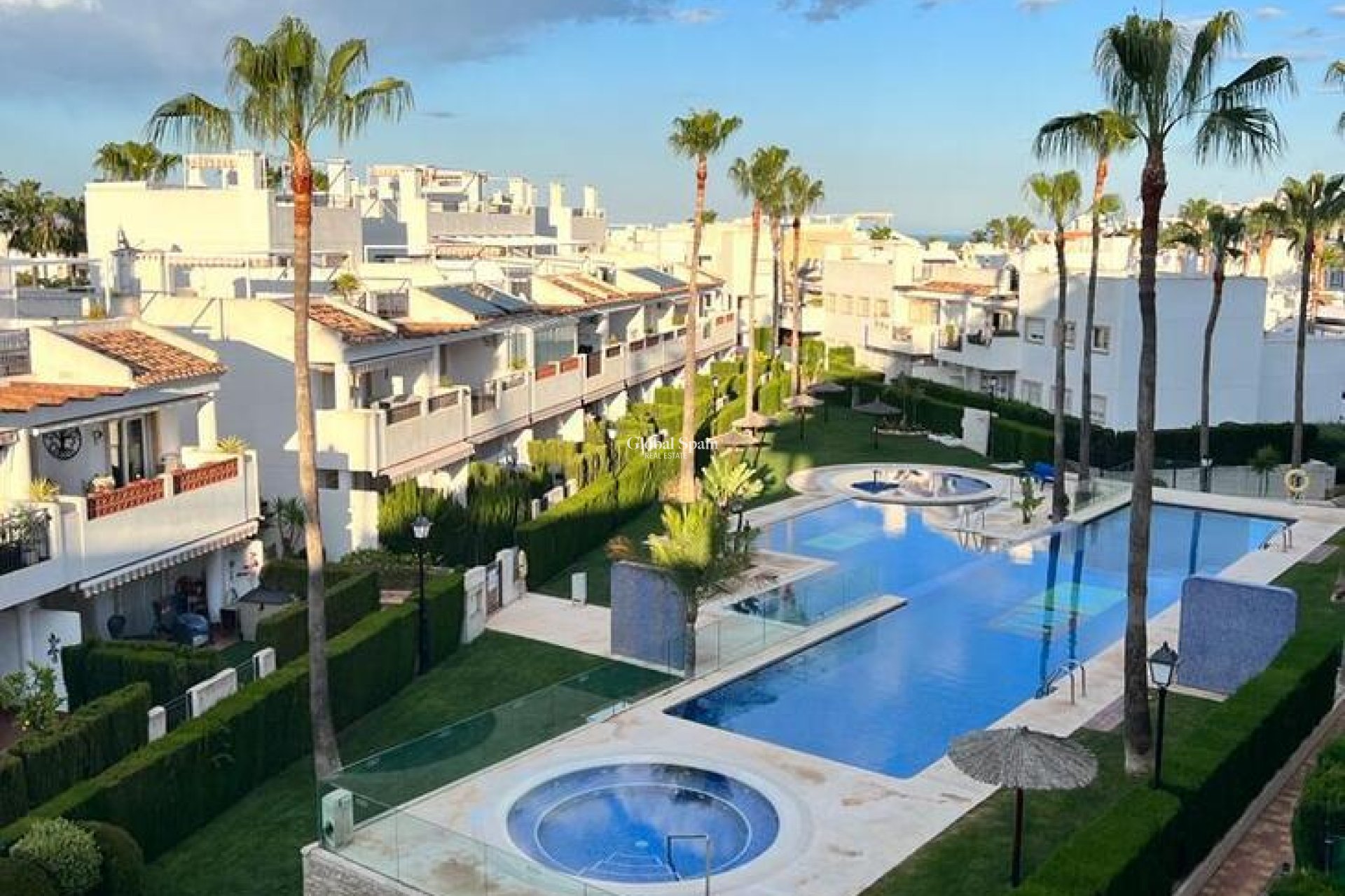Resale - APARTMENT -
ORIHUELA COSTA - VILLAMARTÍN