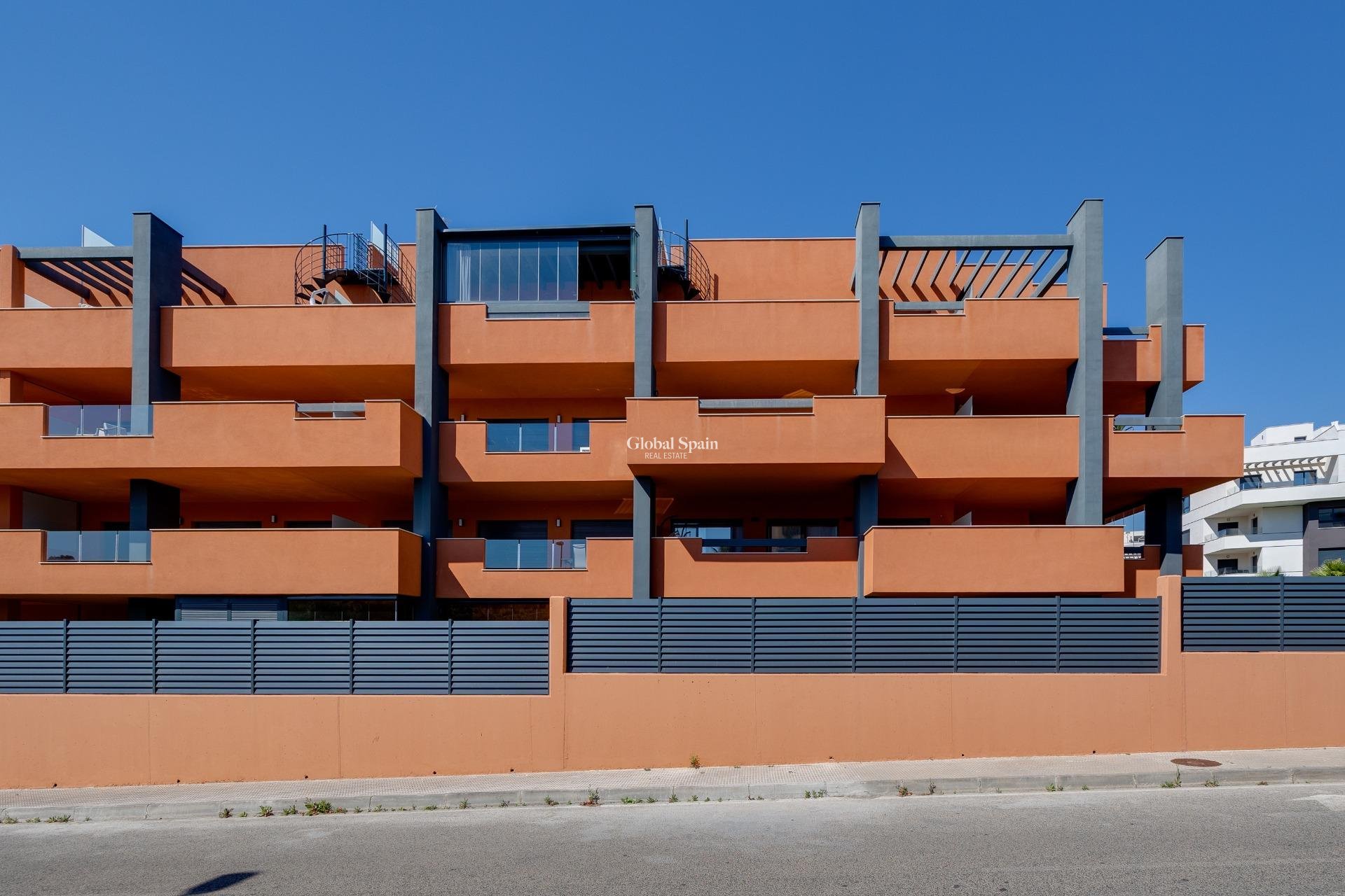 Resale - APARTMENT -
ORIHUELA COSTA - VILLAMARTÍN