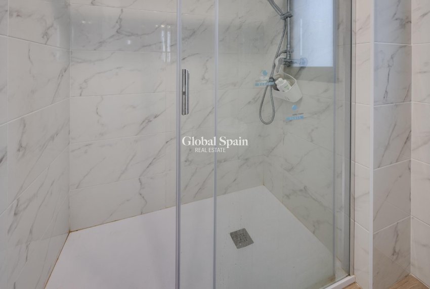 Resale - APARTMENT -
ORIHUELA COSTA - VILLAMARTÍN