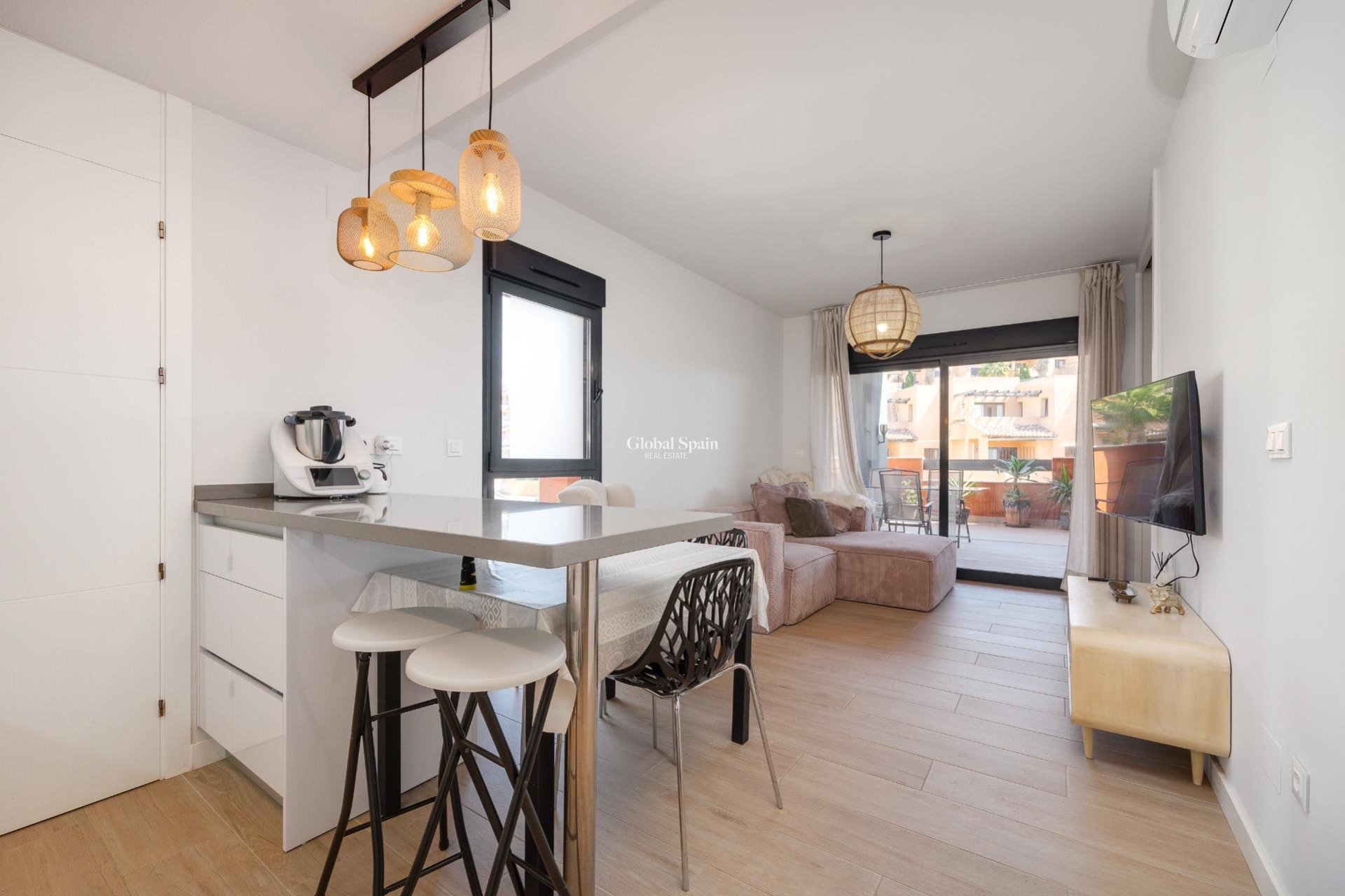 Resale - APARTMENT -
ORIHUELA COSTA - VILLAMARTÍN