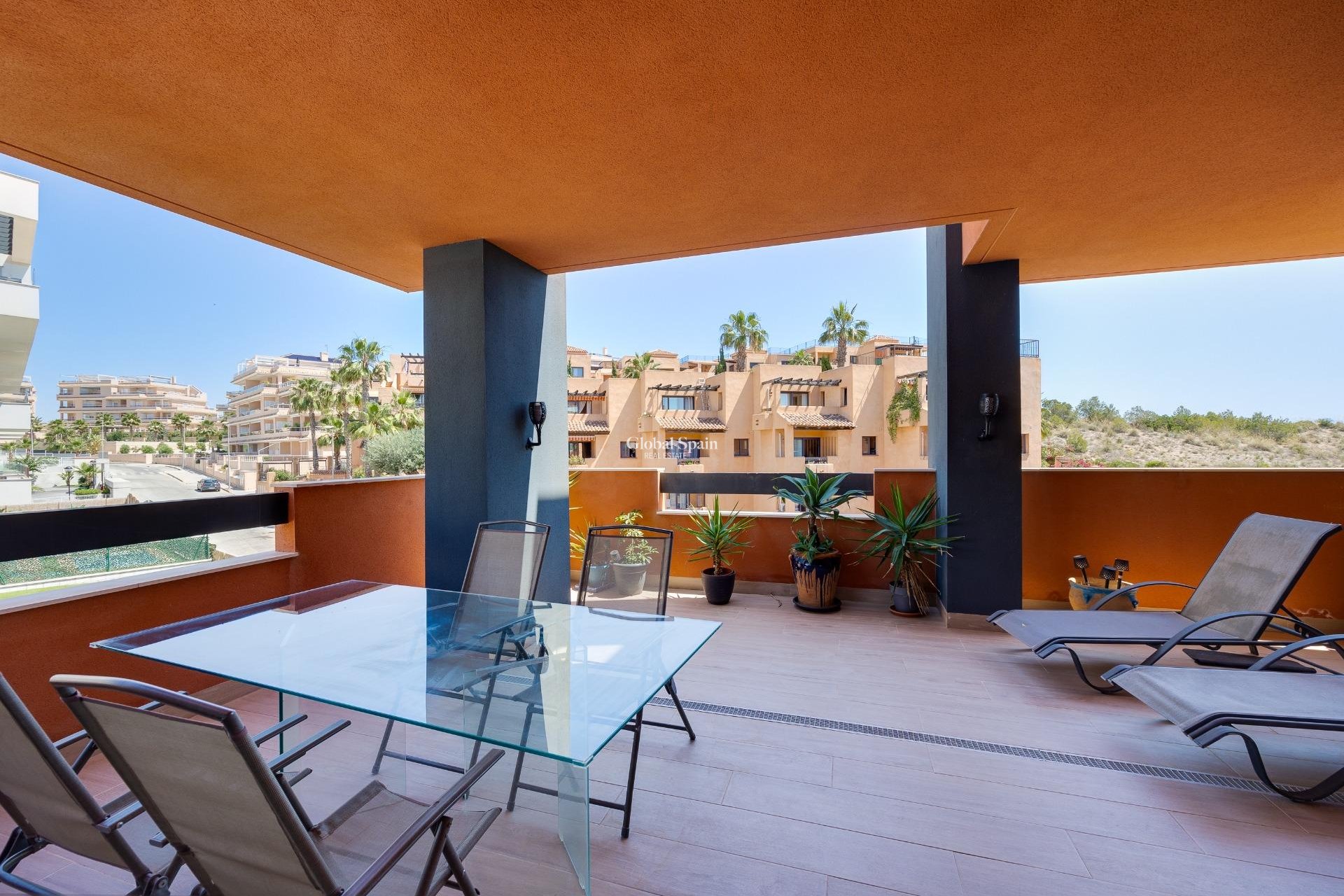 Resale - APARTMENT -
ORIHUELA COSTA - VILLAMARTÍN