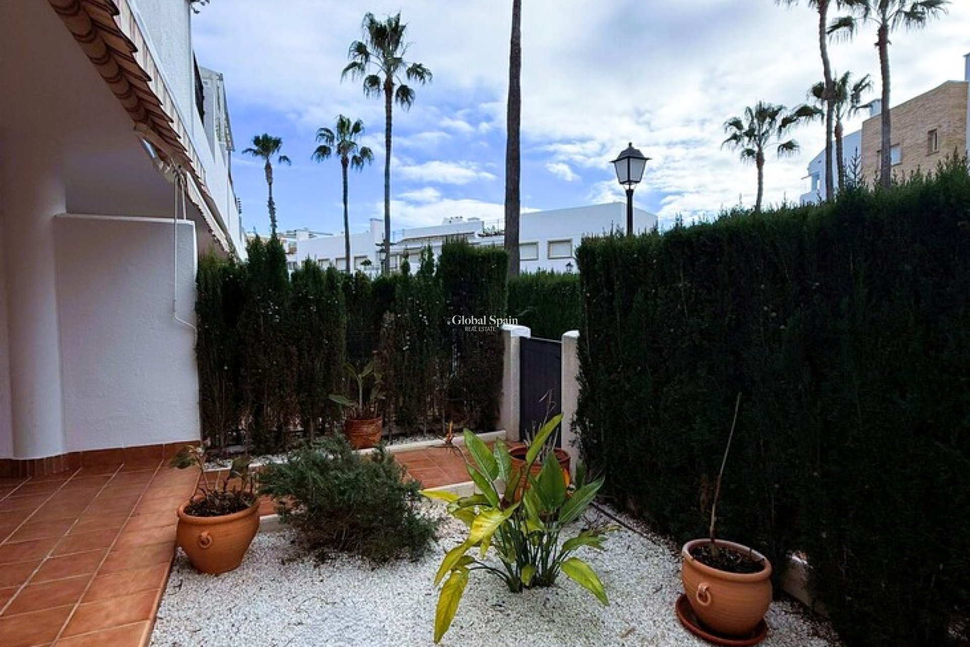 Resale - APARTMENT -
ORIHUELA COSTA - VILLAMARTÍN