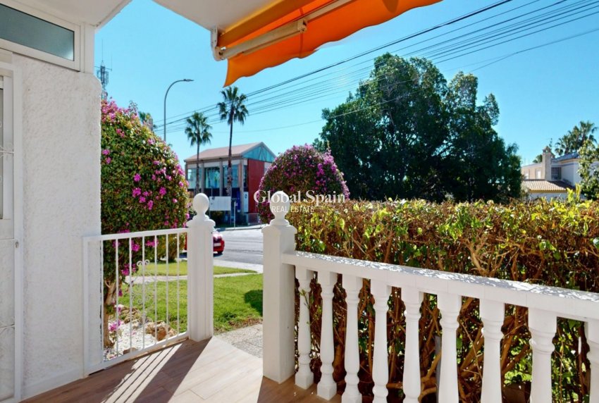 Resale - APARTMENT -
ORIHUELA COSTA - VILLAMARTÍN