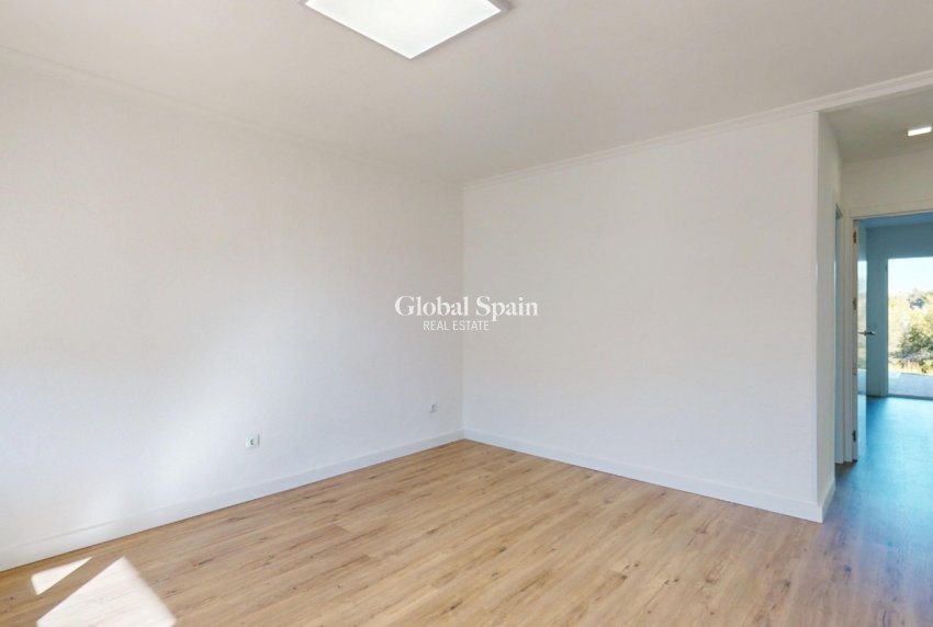 Resale - APARTMENT -
ORIHUELA COSTA - VILLAMARTÍN