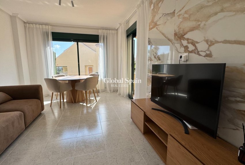 Resale - APARTMENT -
ORIHUELA COSTA - VILLAMARTÍN