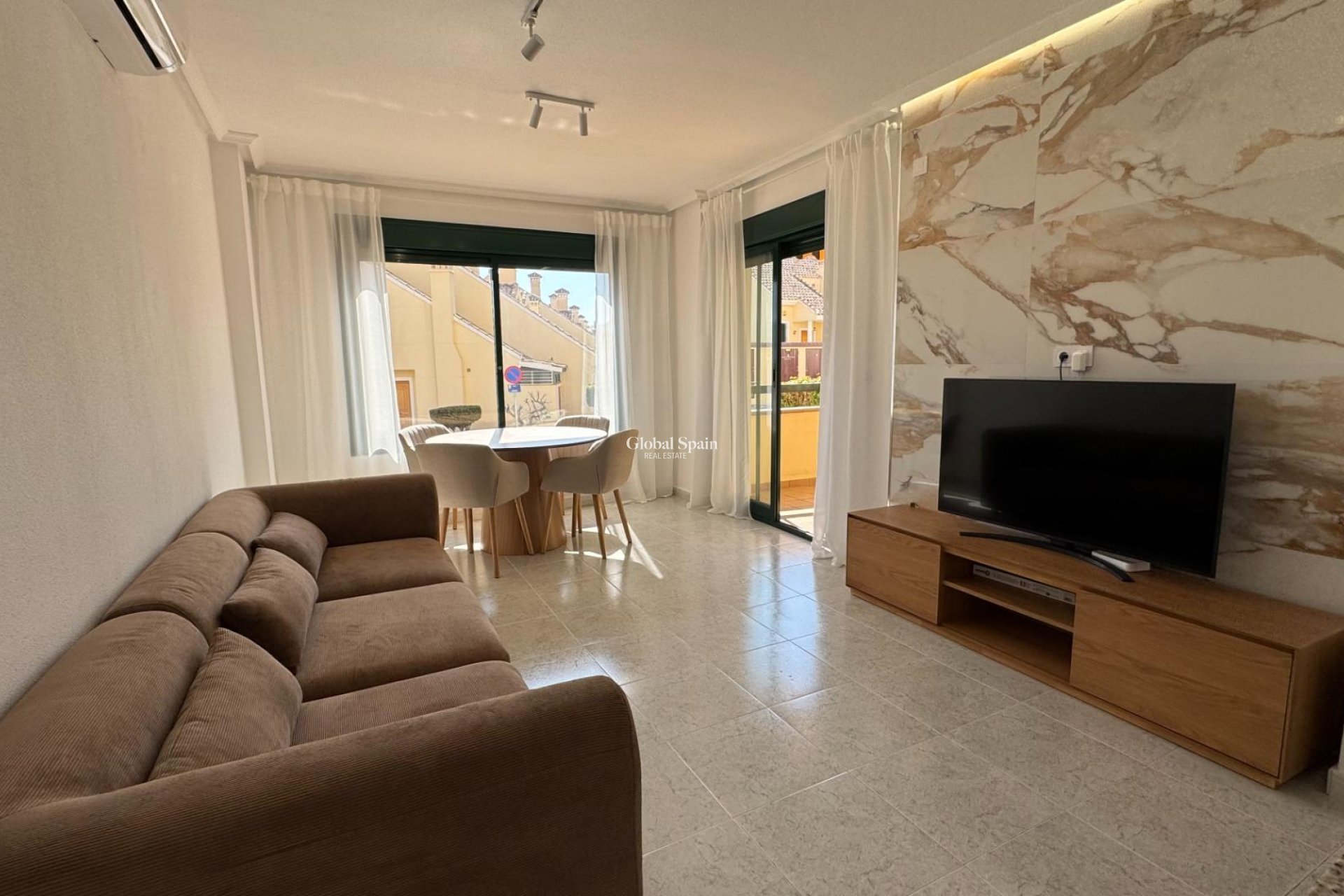 Resale - APARTMENT -
ORIHUELA COSTA - VILLAMARTÍN