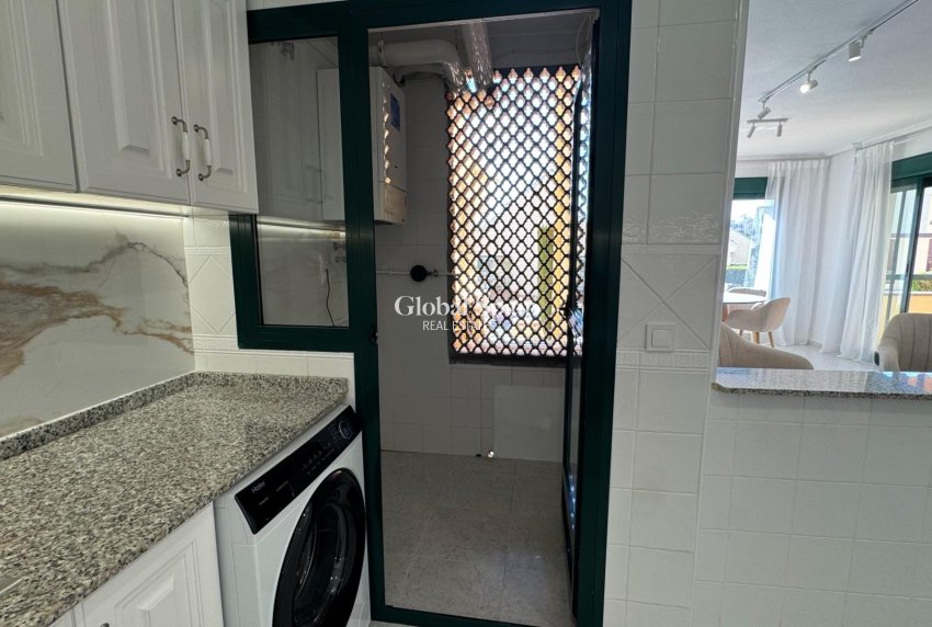 Resale - APARTMENT -
ORIHUELA COSTA - VILLAMARTÍN