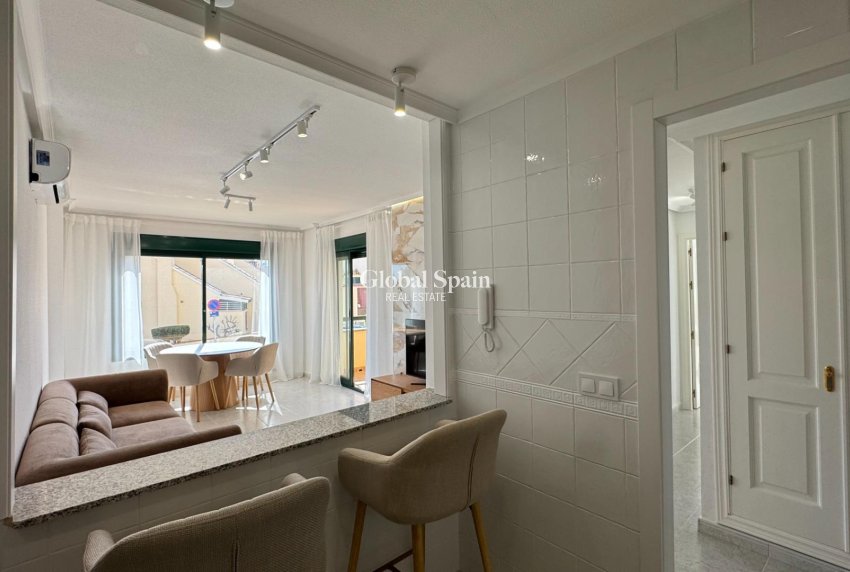 Resale - APARTMENT -
ORIHUELA COSTA - VILLAMARTÍN