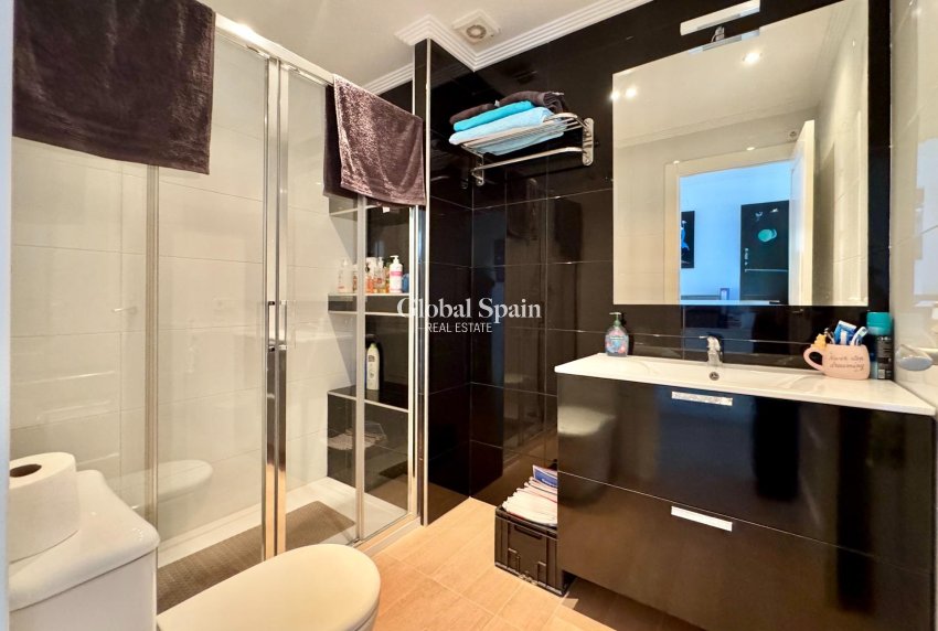 Resale - APARTMENT -
ORIHUELA COSTA - VILLAMARTÍN