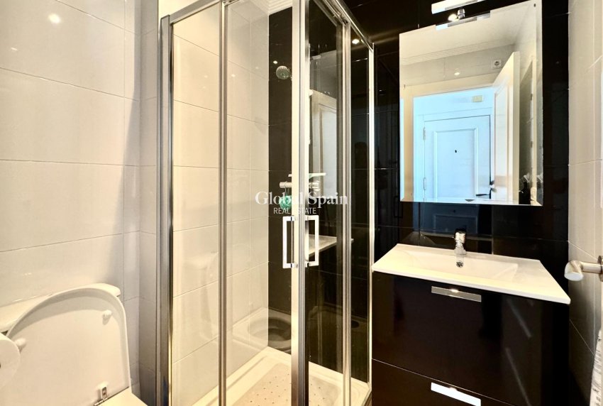 Resale - APARTMENT -
ORIHUELA COSTA - VILLAMARTÍN