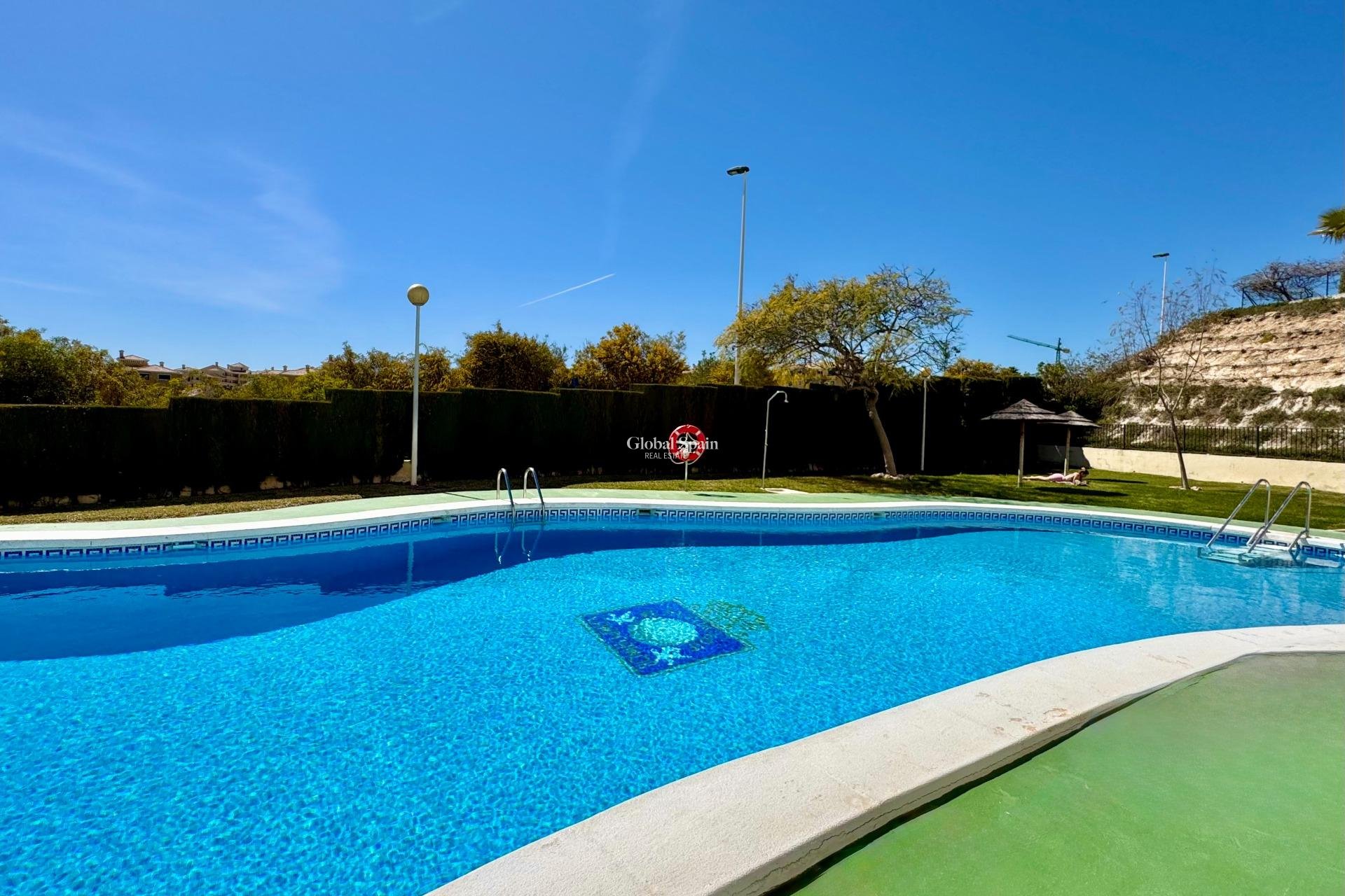 Resale - APARTMENT -
ORIHUELA COSTA - VILLAMARTÍN