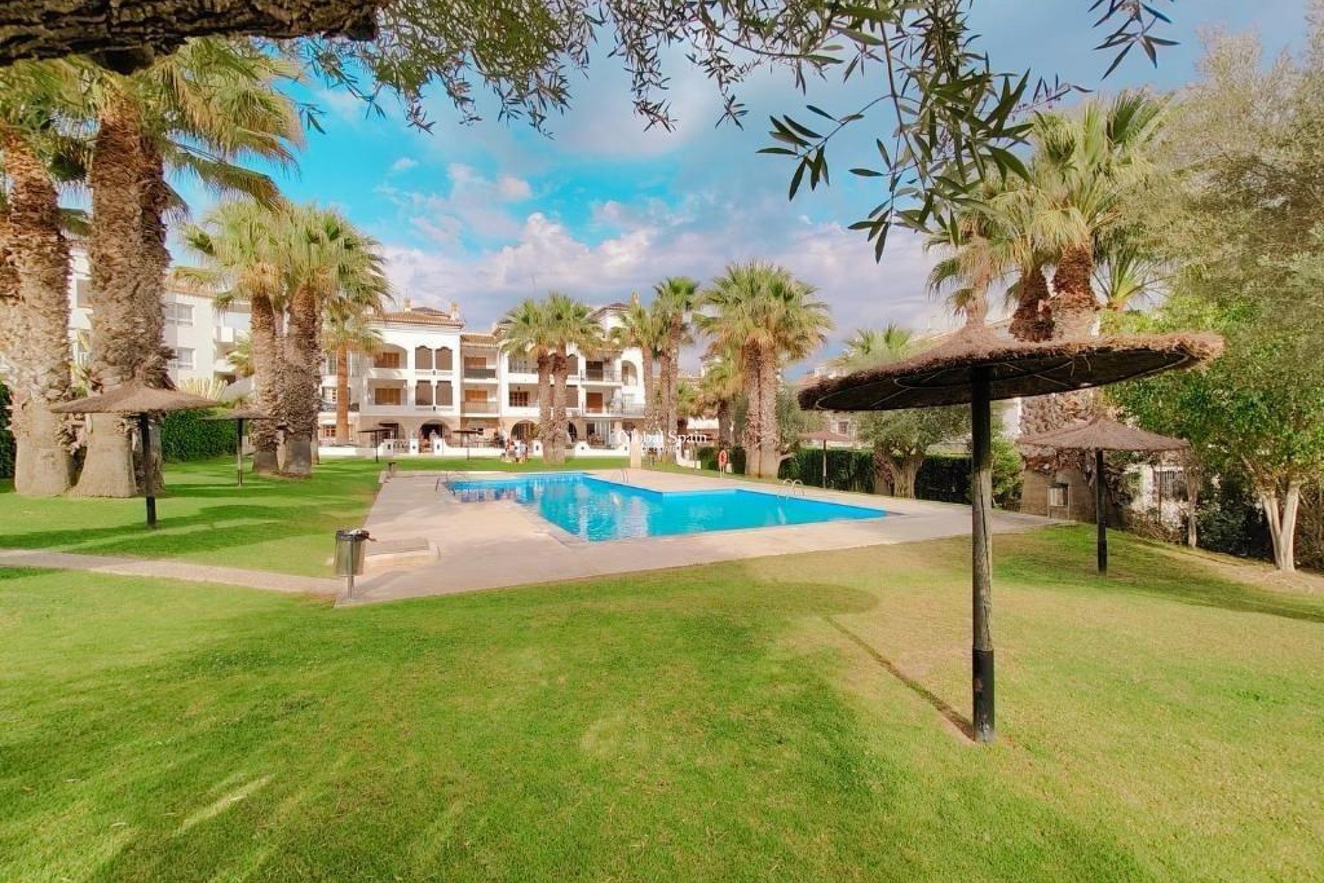 Resale - APARTMENT -
ORIHUELA COSTA - VILLAMARTÍN
