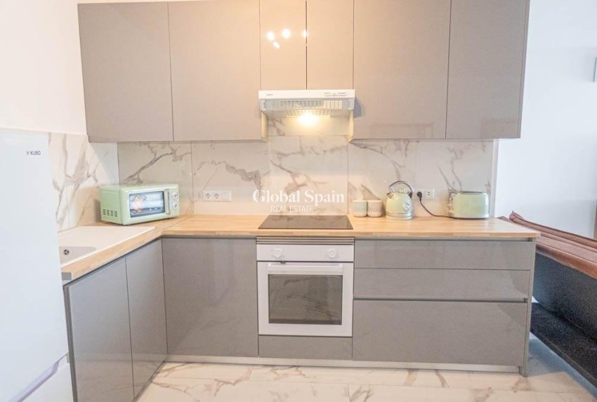 Resale - APARTMENT -
ORIHUELA COSTA - VILLAMARTÍN