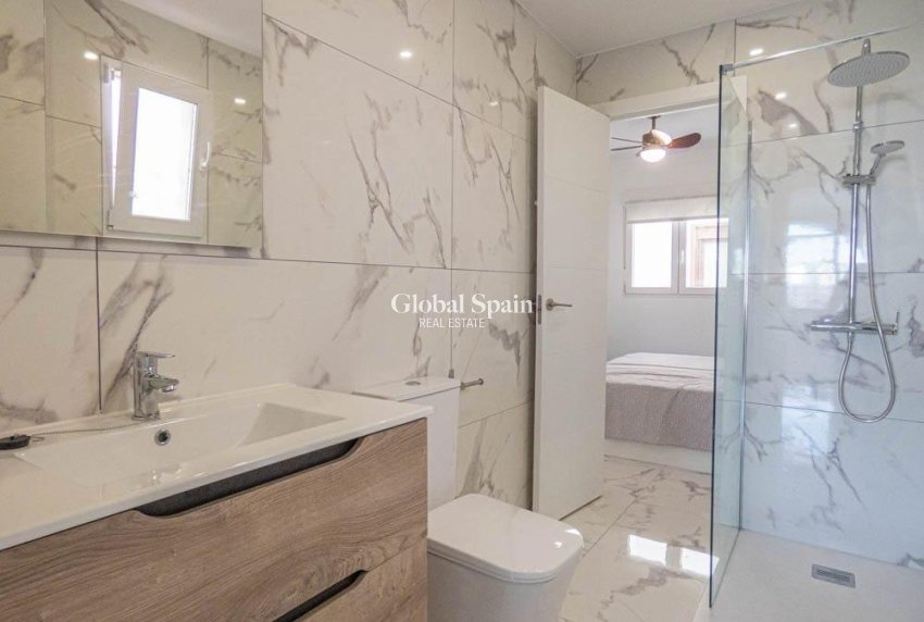 Resale - APARTMENT -
ORIHUELA COSTA - VILLAMARTÍN