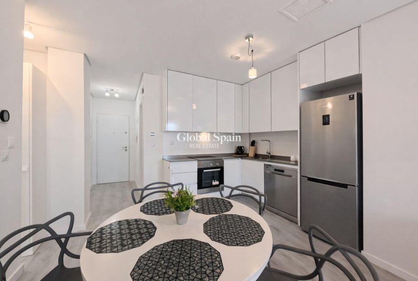 Resale - APARTMENT -
ORIHUELA COSTA - VILLAMARTÍN