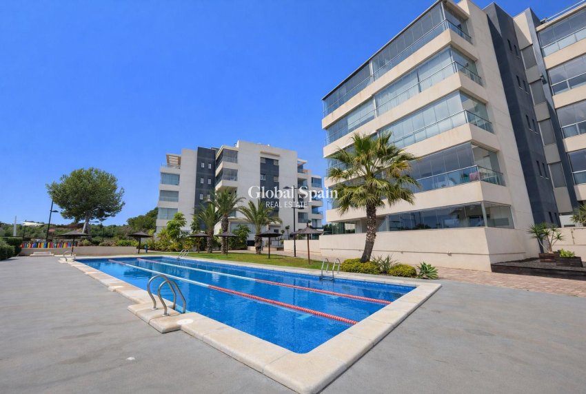Resale - APARTMENT -
ORIHUELA COSTA - VILLAMARTÍN