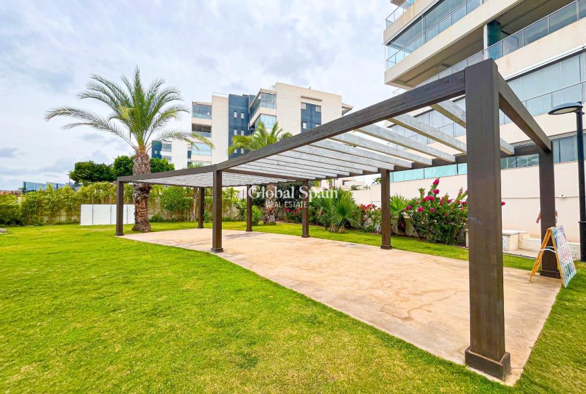 Resale - APARTMENT -
ORIHUELA COSTA - VILLAMARTÍN