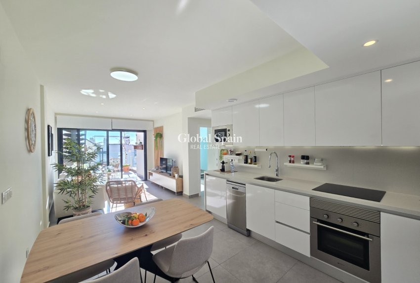 Resale - APARTMENT -
ORIHUELA COSTA - Villamartín *