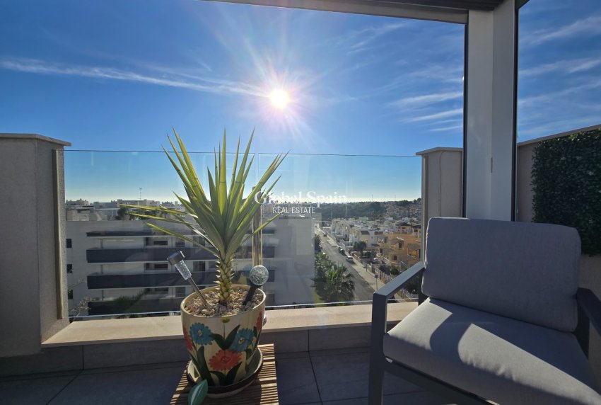 Resale - APARTMENT -
ORIHUELA COSTA - Villamartín *