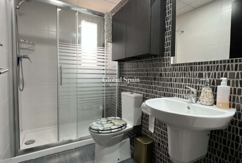 Resale - APARTMENT -
ORIHUELA COSTA - VILLAMARTÍN