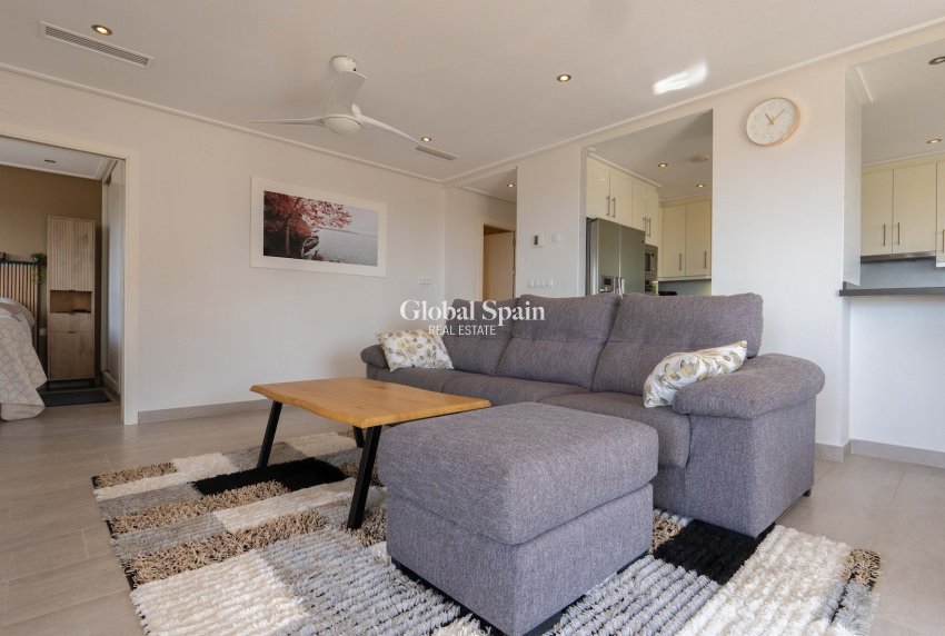 Resale - APARTMENT -
ORIHUELA COSTA - VILLAMARTÍN