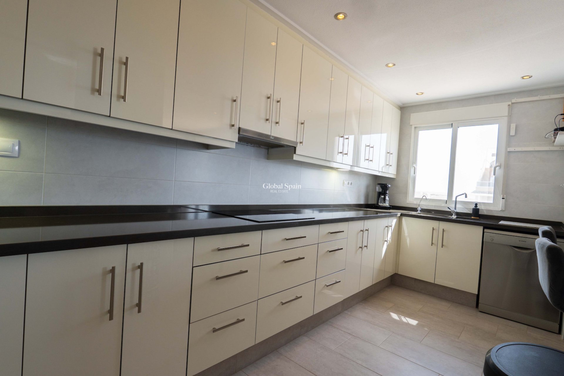 Resale - APARTMENT -
ORIHUELA COSTA - VILLAMARTÍN