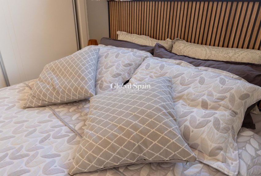 Resale - APARTMENT -
ORIHUELA COSTA - VILLAMARTÍN
