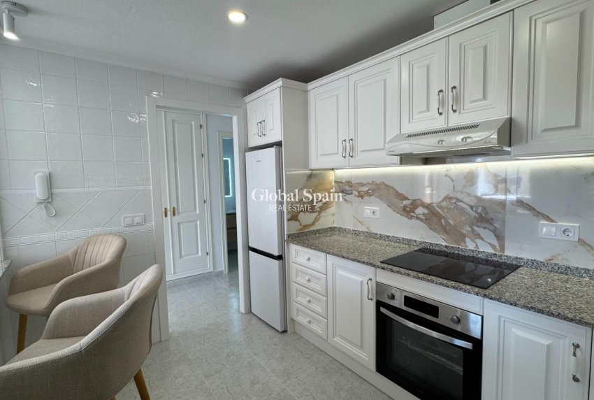 Resale - APARTMENT -
ORIHUELA COSTA - VILLAMARTÍN