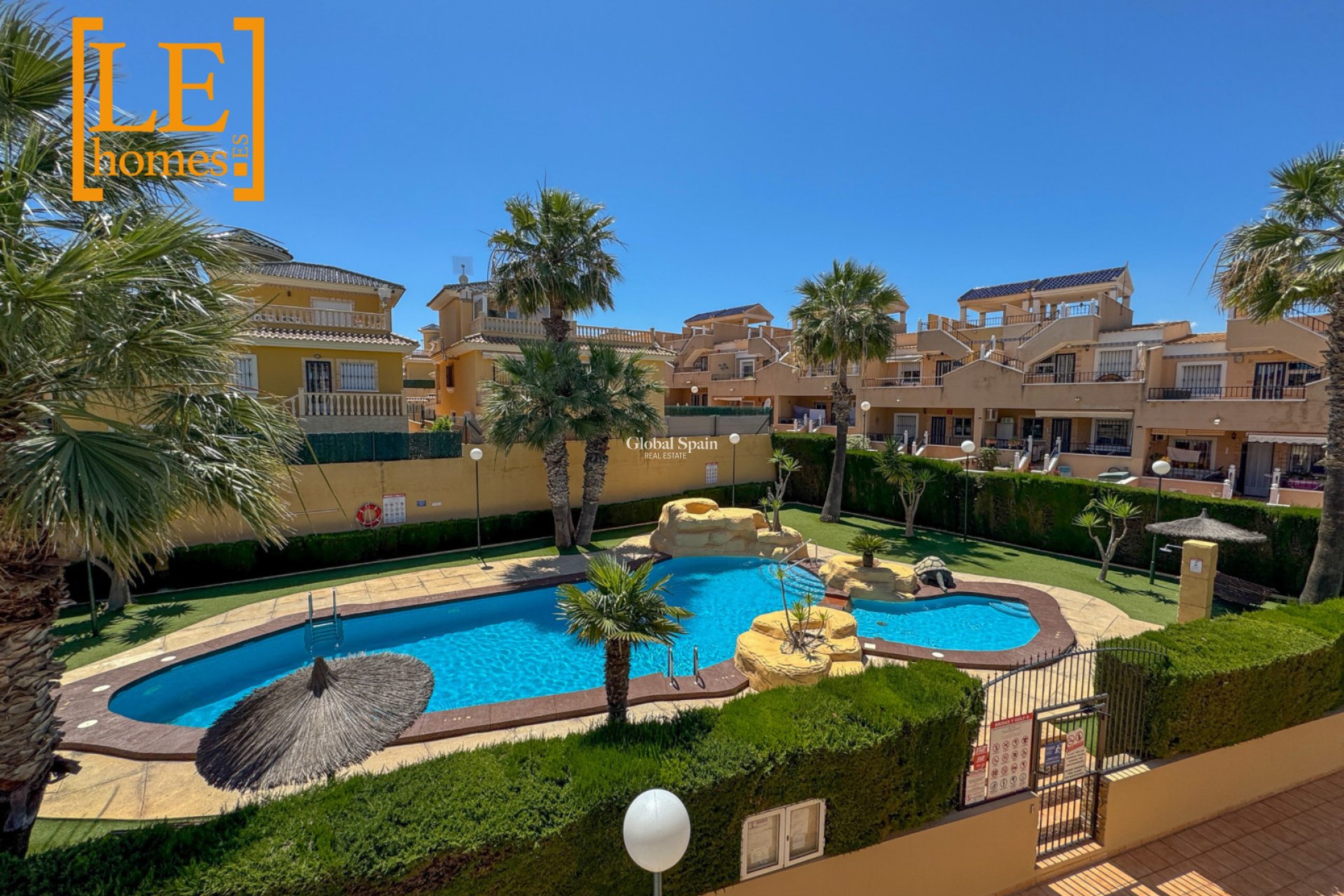 Resale - APARTMENT -
ORIHUELA COSTA - VILLAMARTÍN